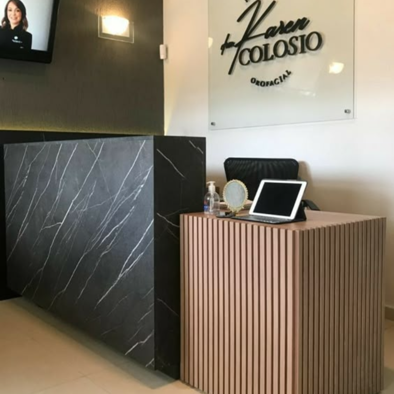 Elegant Materials for Luxury Lobby Reception Desks